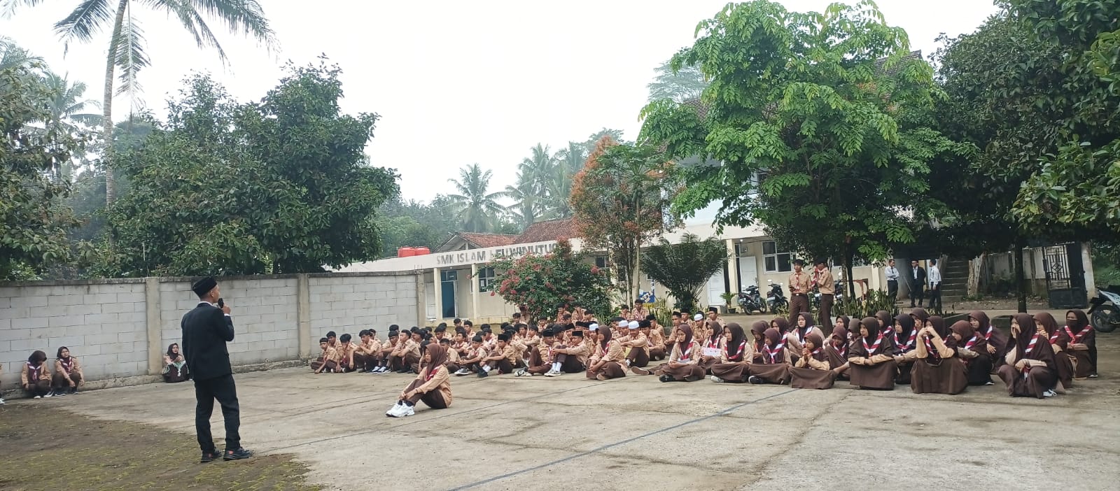 Sinergi Iman dan Alam: Pesantren Ekologi SMK Islam Leuwinutug Ciptakan Generasi 
